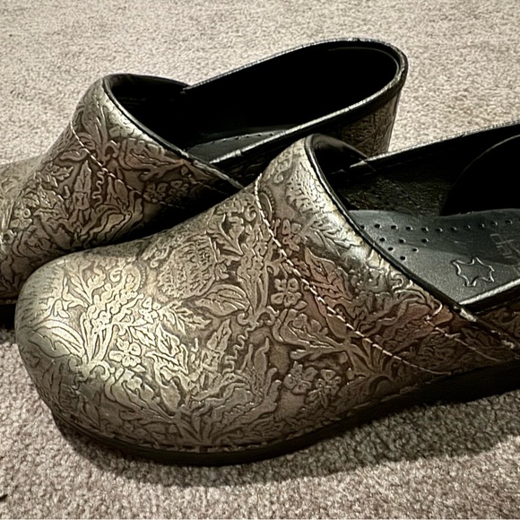 Dansko clogs. Good used condition. Silver/grey toole design. - Picture 2 of 4